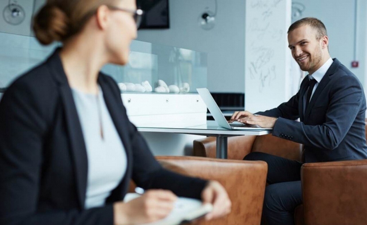 El amor está en la oficina: 57% inicia ahí su romance