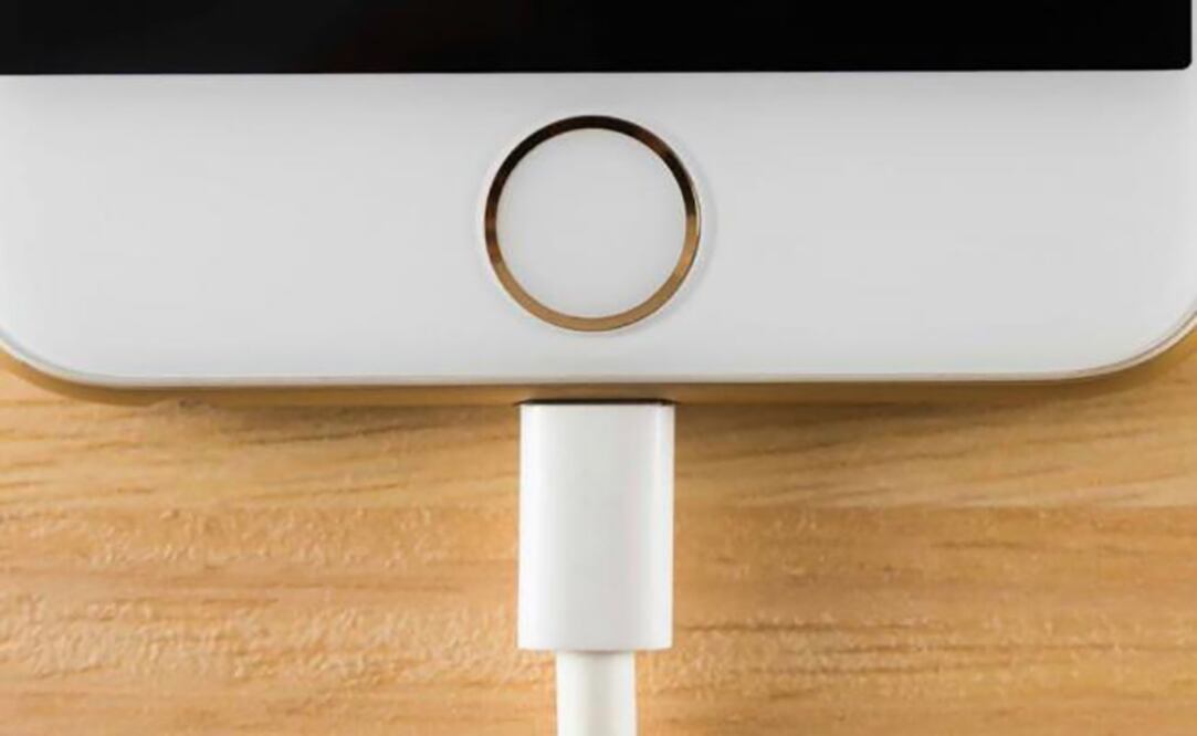 Aún si un cargador ofrece 18 W, el iPhone limitará su energía hasta los 2.5 W a no ser que tanto el cable como el cargador cuenten con la autenticación estándar USB tipo C