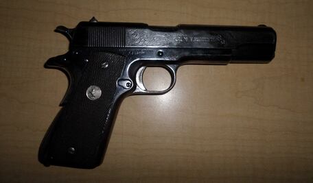 Aseguran armas prohibidas, con éstas hombre intentó agredir a su hermano