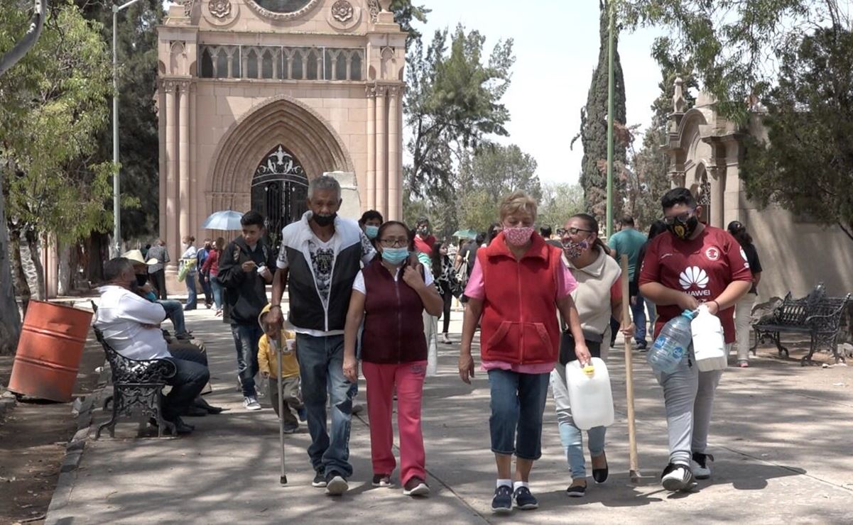 Potosinos salen a las calles de la capital para festejar el Día de las Madres
