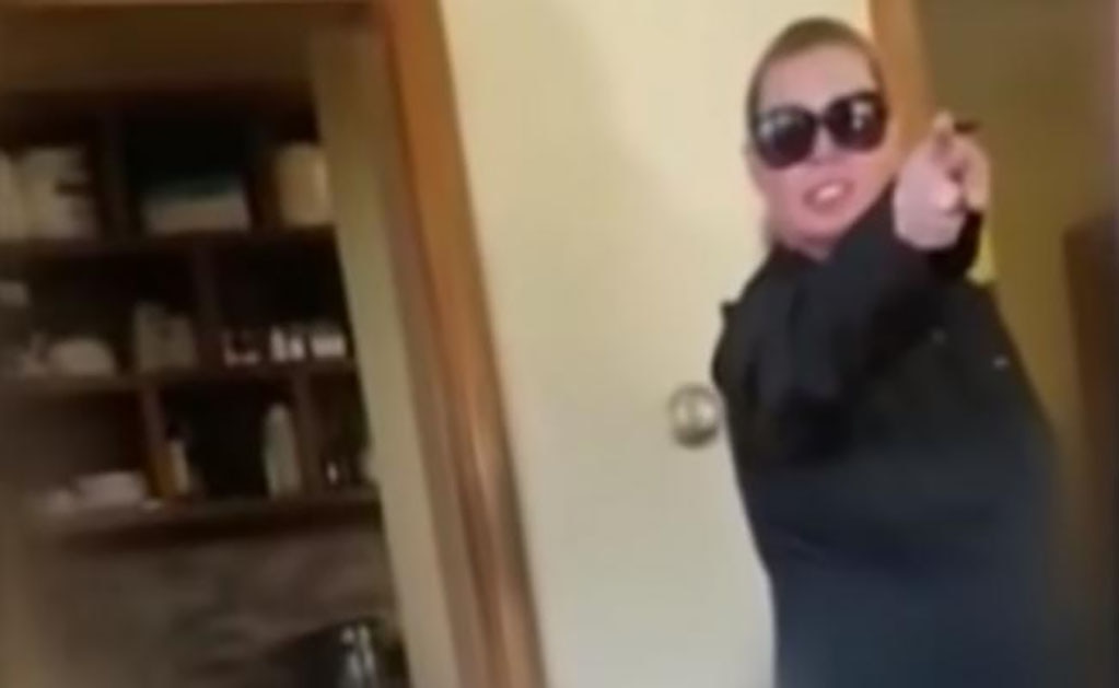 “¡Regresen a su maldito país!”, grita mujer a empleados de restaurante en EU