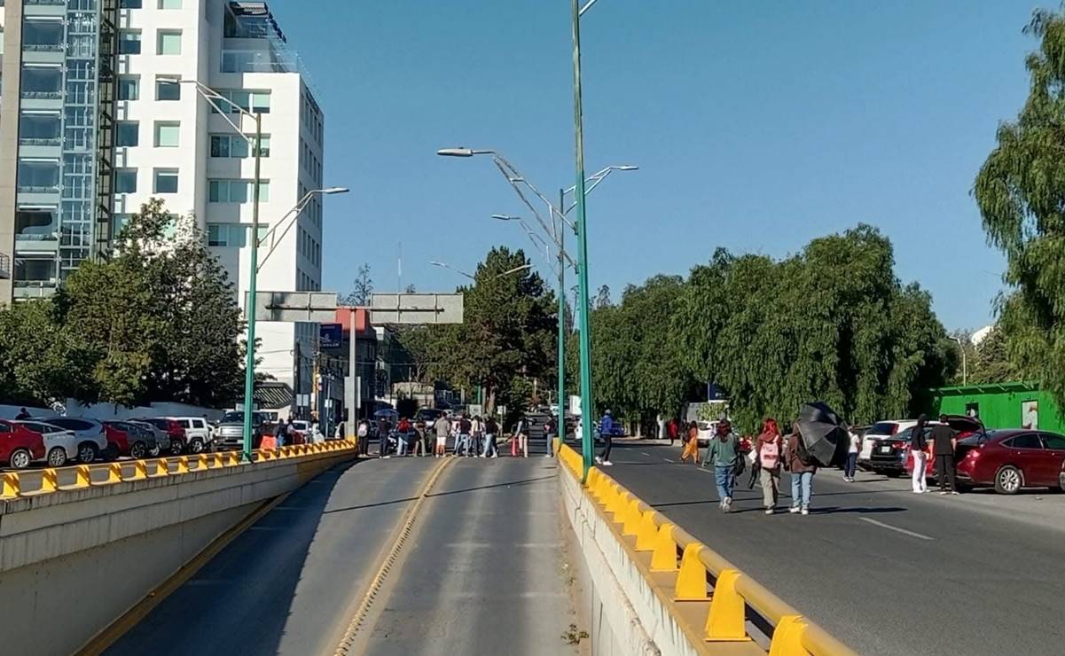 Paro universitario en la UASLP; estudiantes toman la facultad de derecho 