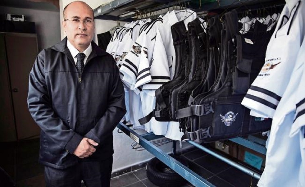 Daniel Cedeño Saucedo, gerente de Operaciones de Rangers Swat México, dijo que se ha registrado un aumento en las solicitudes de protección para tiendas de autoservicio (FOTOS: CRISTOPHER ROGEL BLANQUET. EL UNIVERSAL)