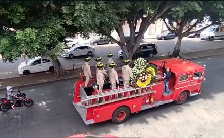 Da su último recorrido Carlos Abad, bombero potosino fallecido en servicio