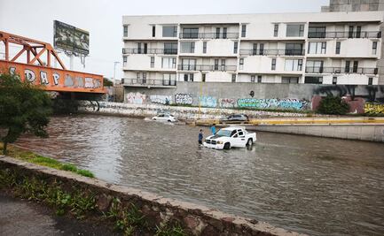 VIDEO: Rescatan a tres personas varadas en inundaciones de río Santiago en SLP