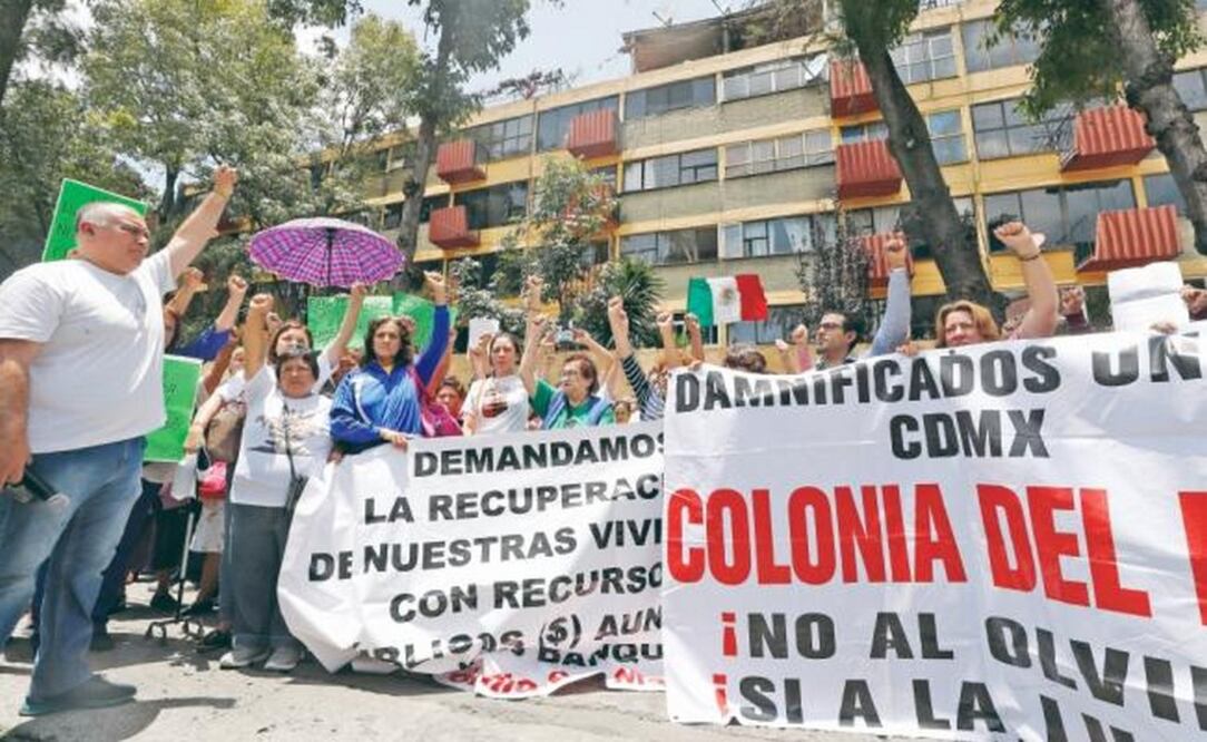 El grupo Damnificados Unidos del Multifamiliar Tlalpan amagaron con realizar una serie de manifestaciones el próximo mes. Foto: IRVIN OLIVARES. EL UNIVERSAL