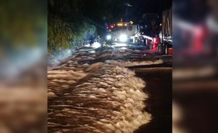 Rescatan a motociclista en Sierra Leona, fue arrastrado por la corriente