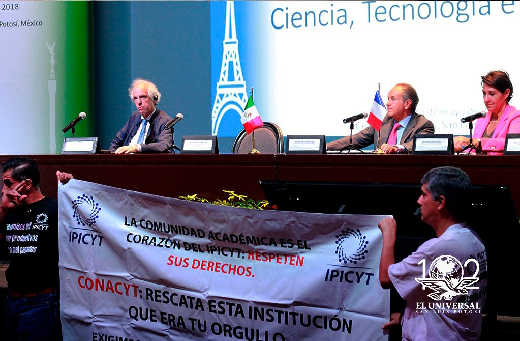Inconformes del IPICYT irrumpen en evento internacional