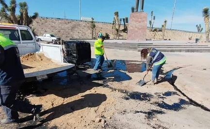 Inician labores de limpieza por derrame de aceite en carretera a Matehuala en Soledad