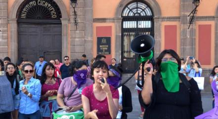  “Me cuidan mis amigas, no la policía”; reclamen mujeres en #BrillanteadaSLP