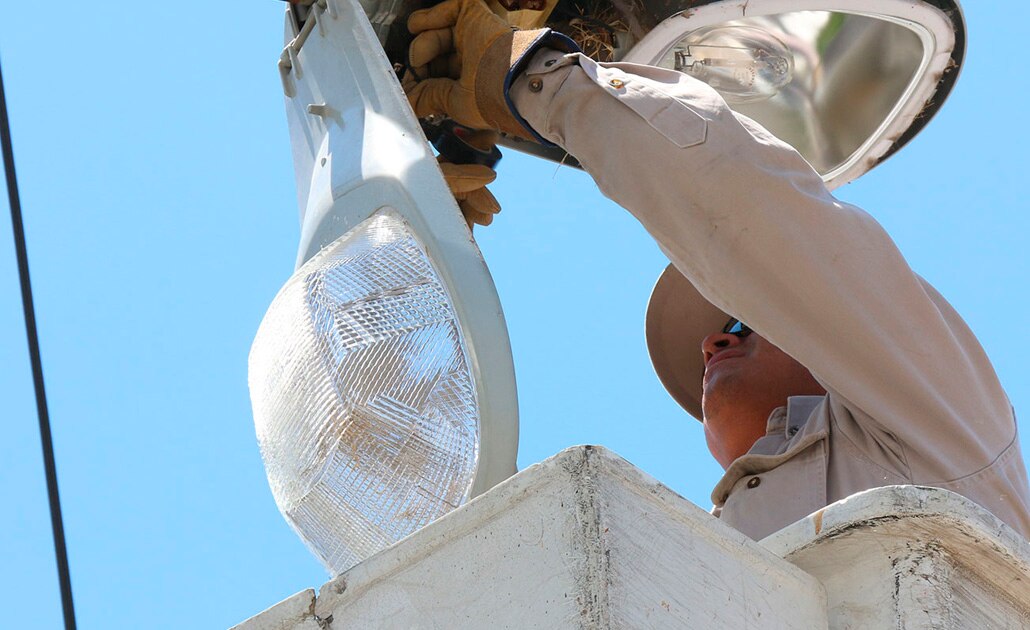 Delegación de Bocas continúa con reparación de luminarias 