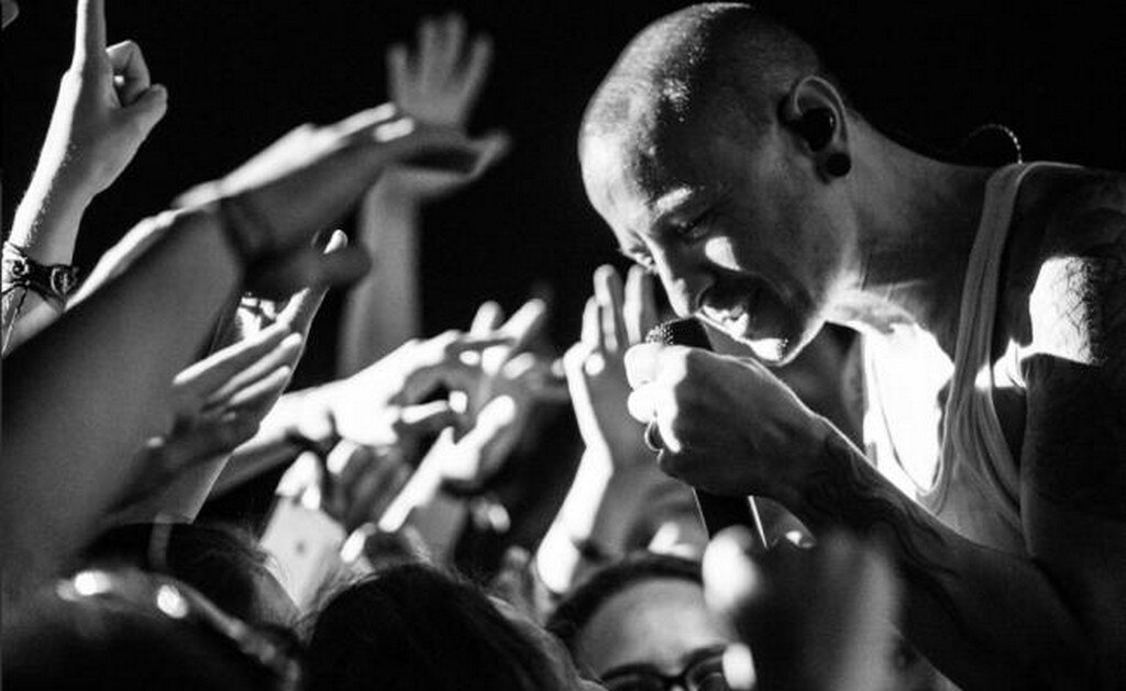 Linkin Park rinde homenaje a Chester Bennington a un año de su muerte