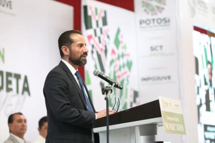 Gallardo entrega Tarjeta Joven y Mi Pase para beneficiar a 60 mil jóvenes potosinos