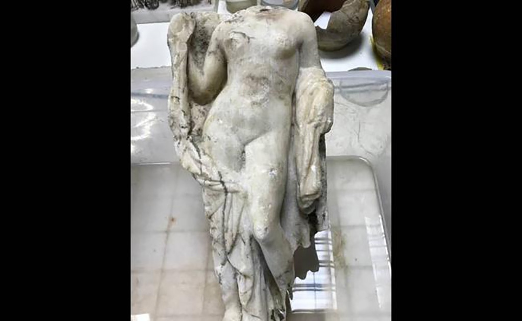 Hallan una estatua de Afrodita en metro griego