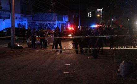 Balean bar de “alitas” en El Paseo