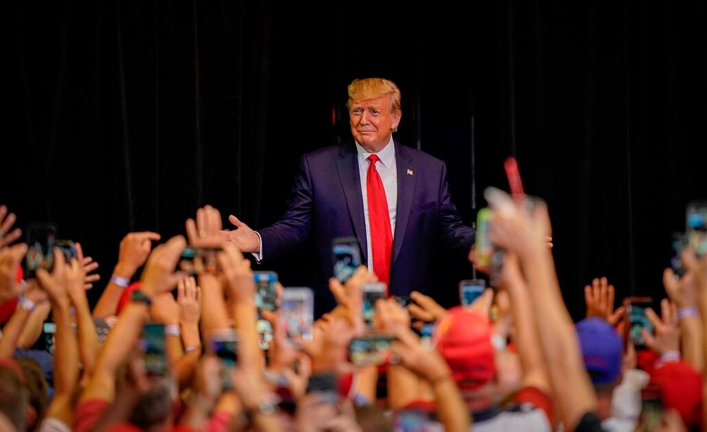 Trump acusa a Google de participar en fraude electoral a favor de Hillary Clinton