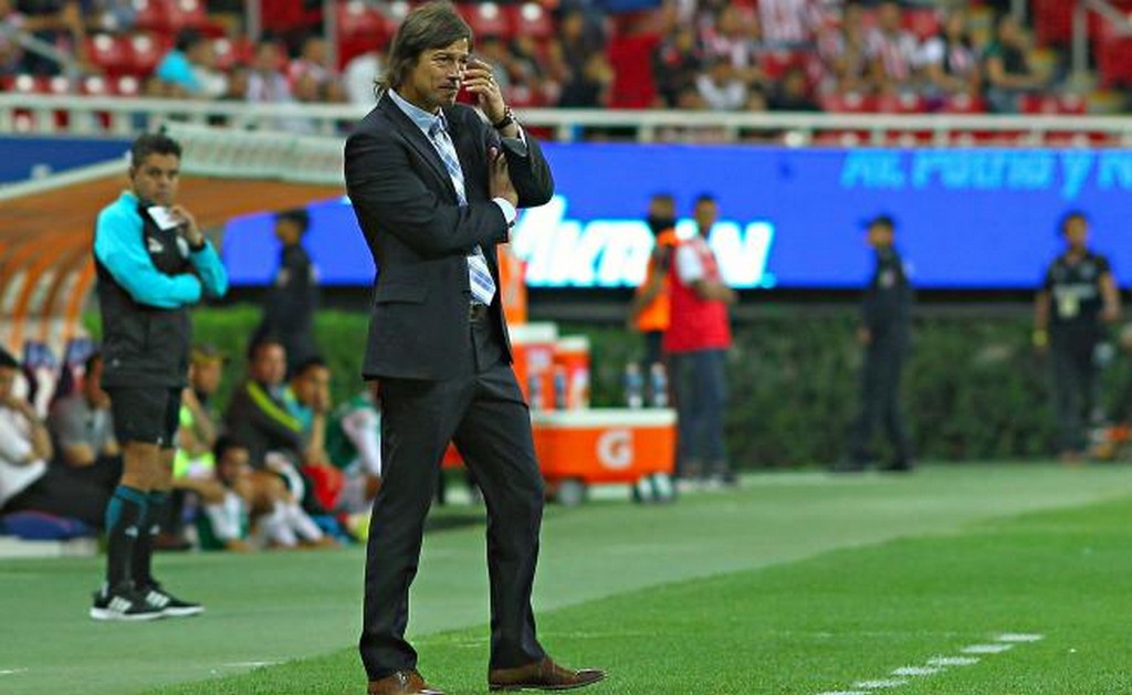 Chivas no podrá comprar jugadores hasta liquidar adeudo con futbolistas