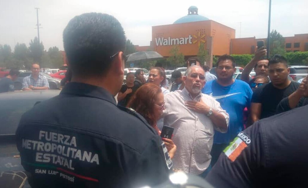 Riña entre Uber y taxistas en carretera 57