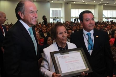 Rinden homenaje a docentes