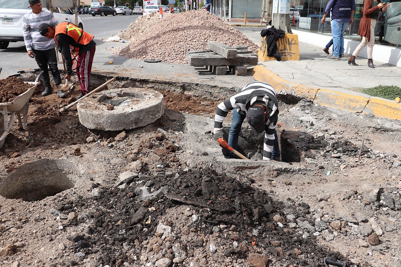 Continúa bacheo de avenida Himno Nacional