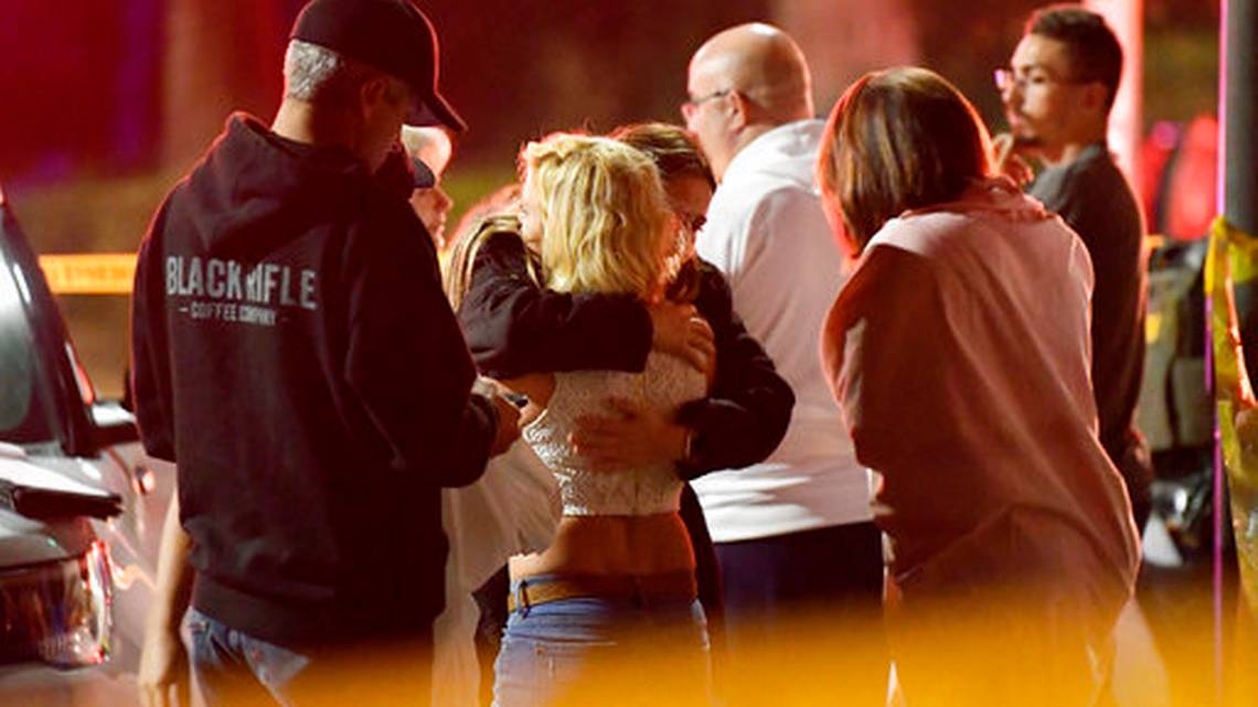 Atacante de bar en California disparó 50 veces, según investigación