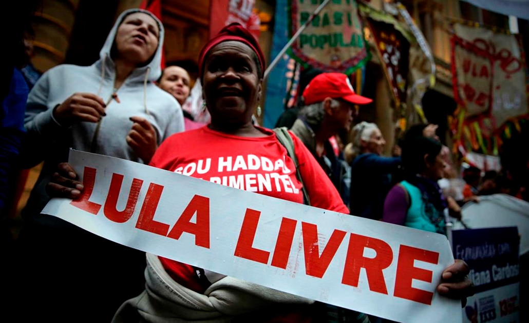 Lula cumple 6 meses en prisión mientras Brasil decide su futuro en las urnas