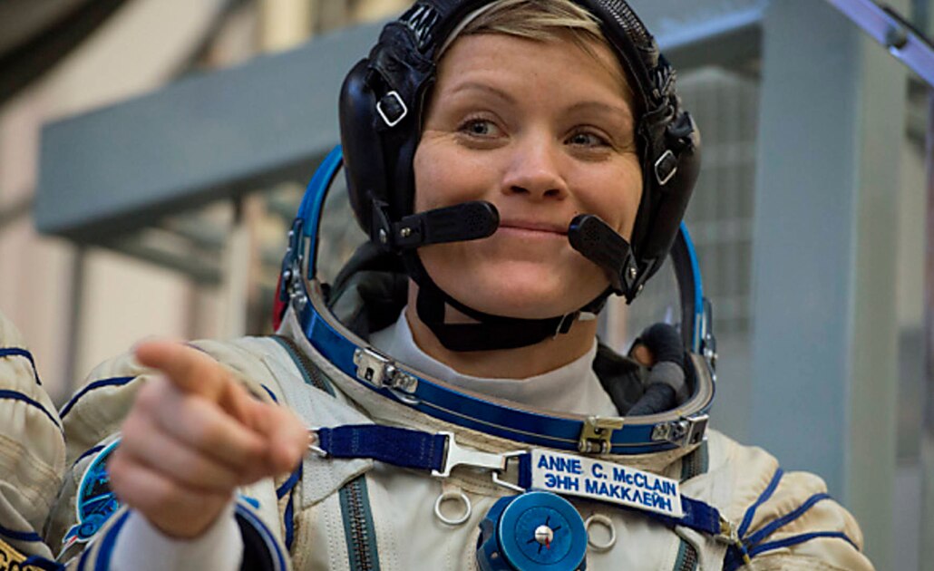 ¿Quién es la astronauta acusada de cometer el primer delito en el espacio?