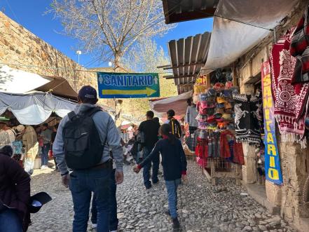 Real de Catorce presenta a Sectur de SLP proyecto para entrada monumental 