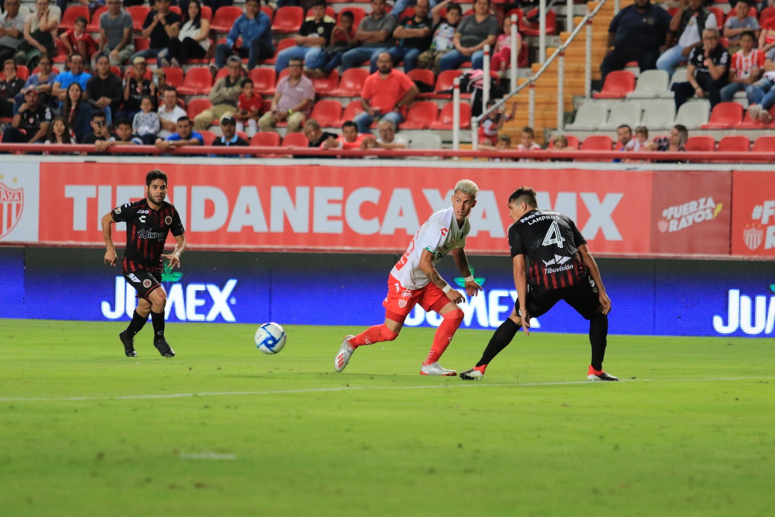 Necaxa golea a Veracruz 