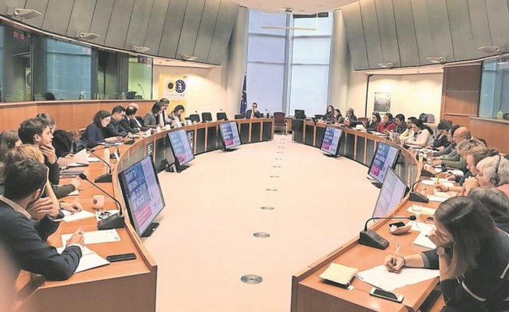 En el Parlamento Europeo se lanzó un programa de acompañamiento y visibilidad de la violencia contra la prensa en México, que inició con el establecimiento de un canal de comunicación entre eurodiputados y periodistas mexicanos en riesgo. Foto: DE TWITTE
