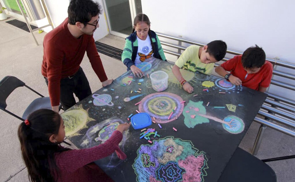   Despierta interés en potosinos, Kósmica “Imaginario en la luna”