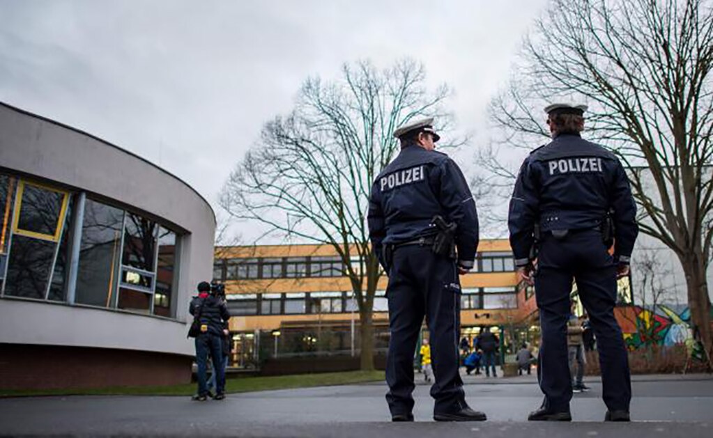 Alemania: Adolescente apuñala a otro por mirar "provocativamente a su madre"