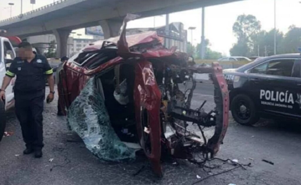 Conductor de auto que "voló" en accidente en Periférico no traía puesto cinturón de seguridad