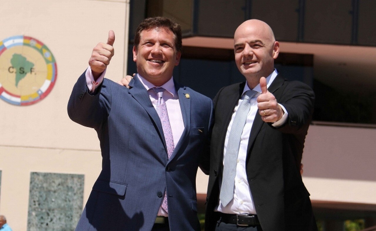 Los presidentes de Argentina, Uruguay, Chile y Paraguay con representantes de la Conmebol para el Mundial 2030. Especial