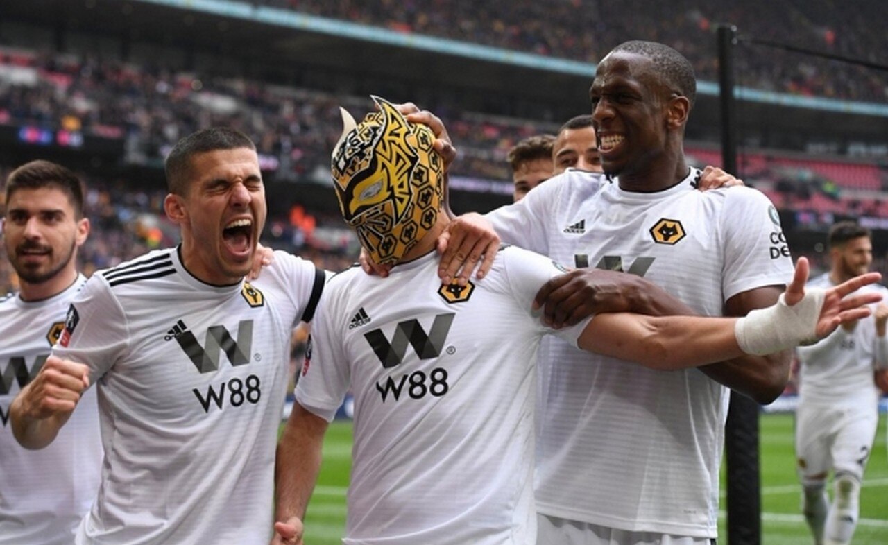 Golazo de Raúl Jiménez en semifinal de FA Cup