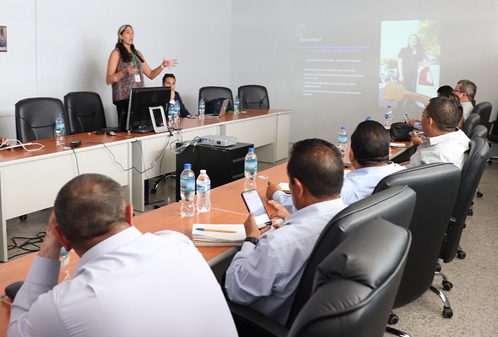 Fiscalía firma convenio con UBER para combatir delincuencia 