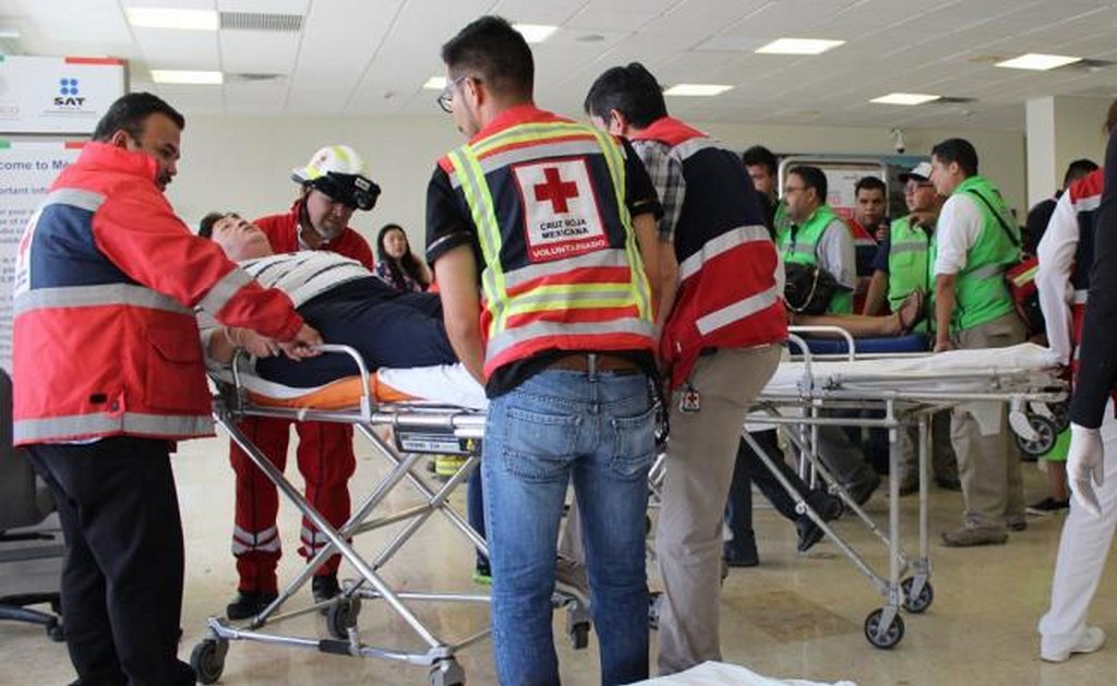 Siguen hospitalizados 25 pasajeros de accidente aéreo, informan autoridades de salud