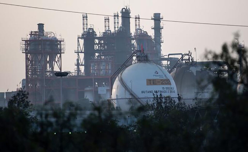 México reduce importación de gasolina de EU, reporta WSJ