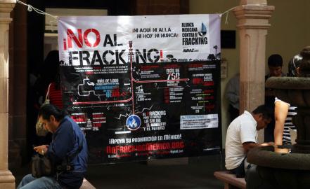 Manifestantes invaden Congreso, piden protección contra el fracking