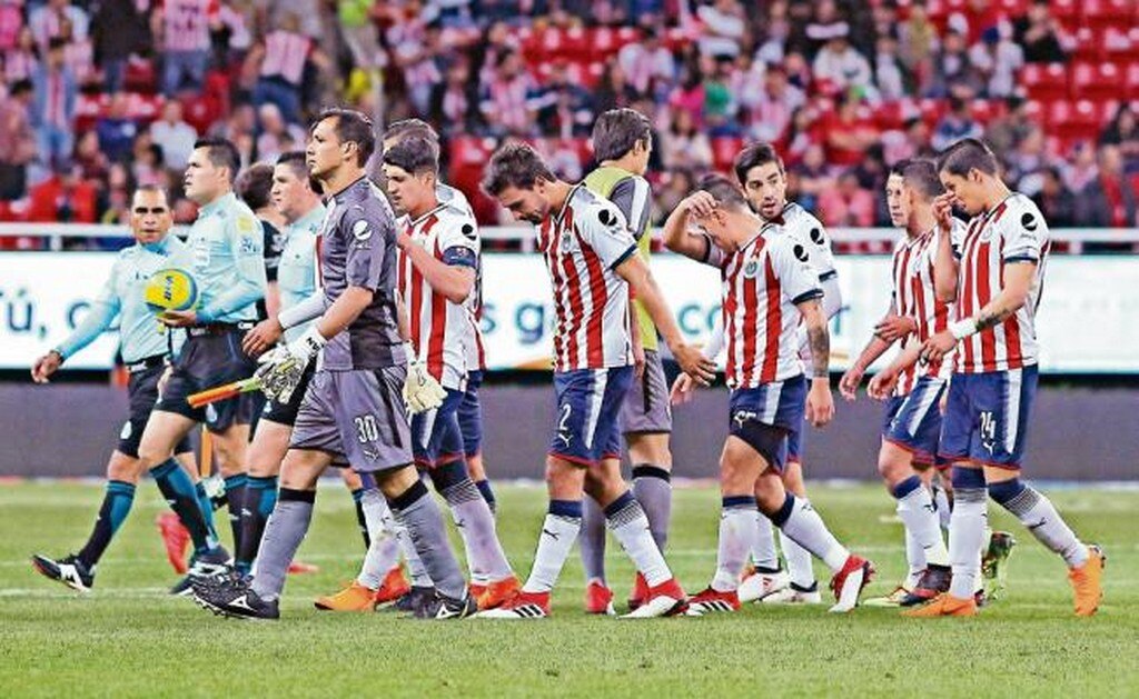 Chivas, al filo del fracaso