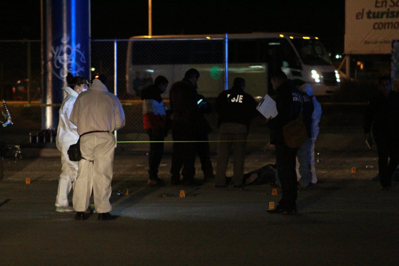Balean vehículo frente a instalaciones de Guardia Nacional en Ciudad Fernández