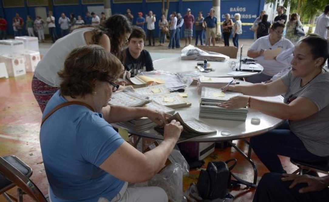 No es una encuesta de salida donde se entrevista a las personas que salen de las casillas sobre su voto emitido. Foto: EFE