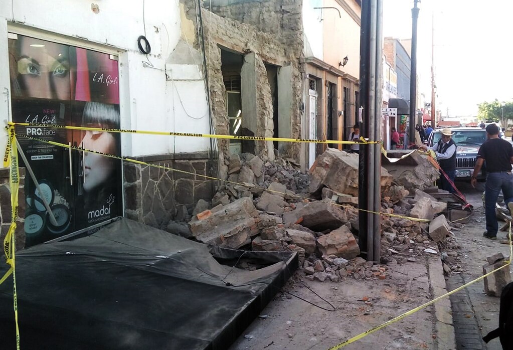 Por humedad colapsa fachada de vivienda en Centro Histórico