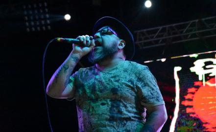 El Gran Silencio contagia con su música en la FENAE