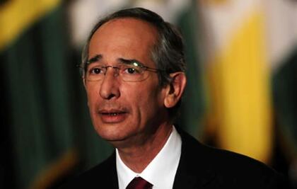 Arrestan por corrupción al ex presidente guatemalteco Álvaro Colom