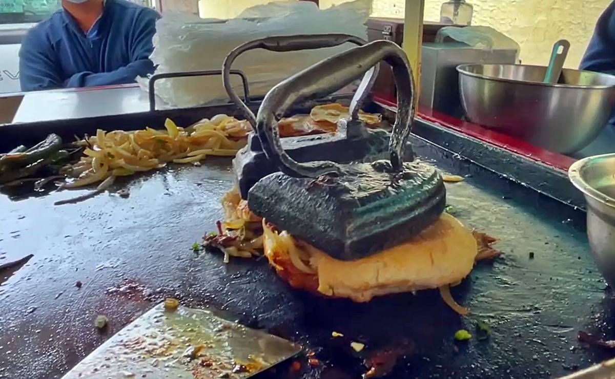 Tortas planchadas, delicias simbólicas de San Luis hechas con la plancha de la abuelita