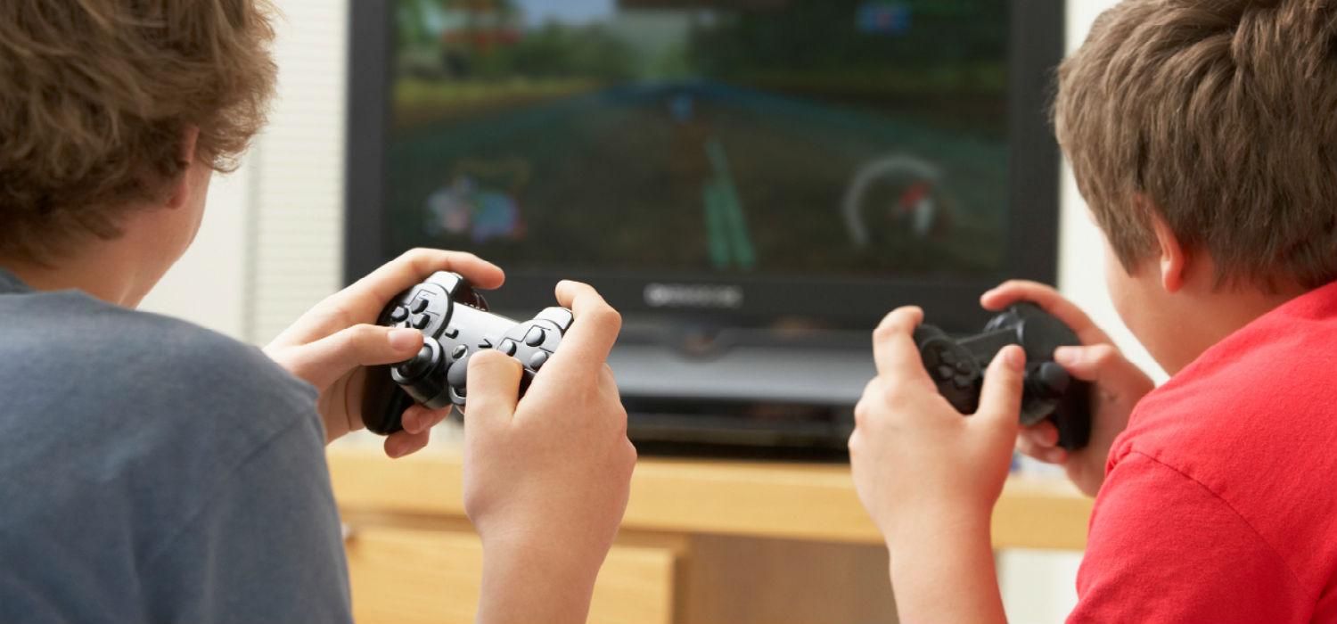 Diputados aprueban multar a quienes vendan videojuegos de adultos a niños