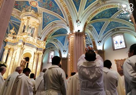 Arzobispo realiza bendición del Santo Crisma y los óleos en Catedral