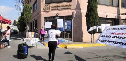 Mujeres víctimas de violación de derechos se manifiestan contra presidente de CEDH 