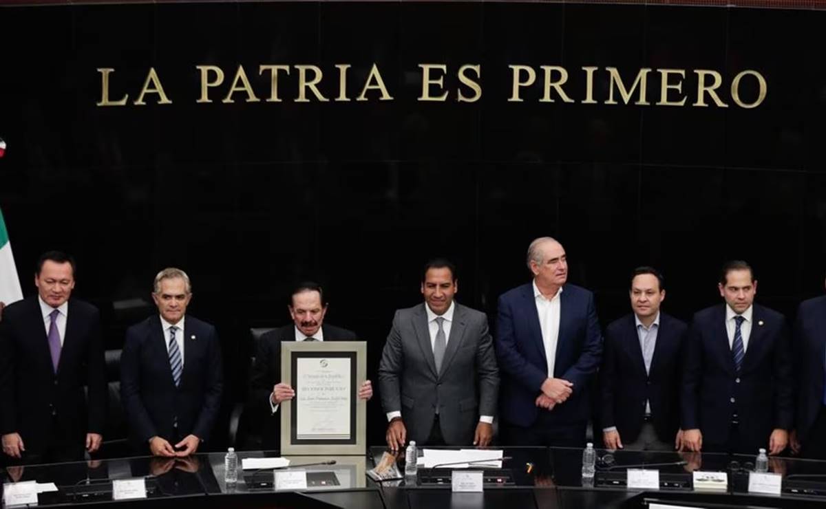 Senado reconoce labor de Juan Francisco Ealy Ortiz al frente de EL UNIVERSAL